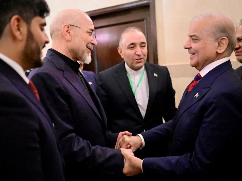 U.S. and Iran peace talks discussion with global diplomatic tension in the Strait of Hormuz